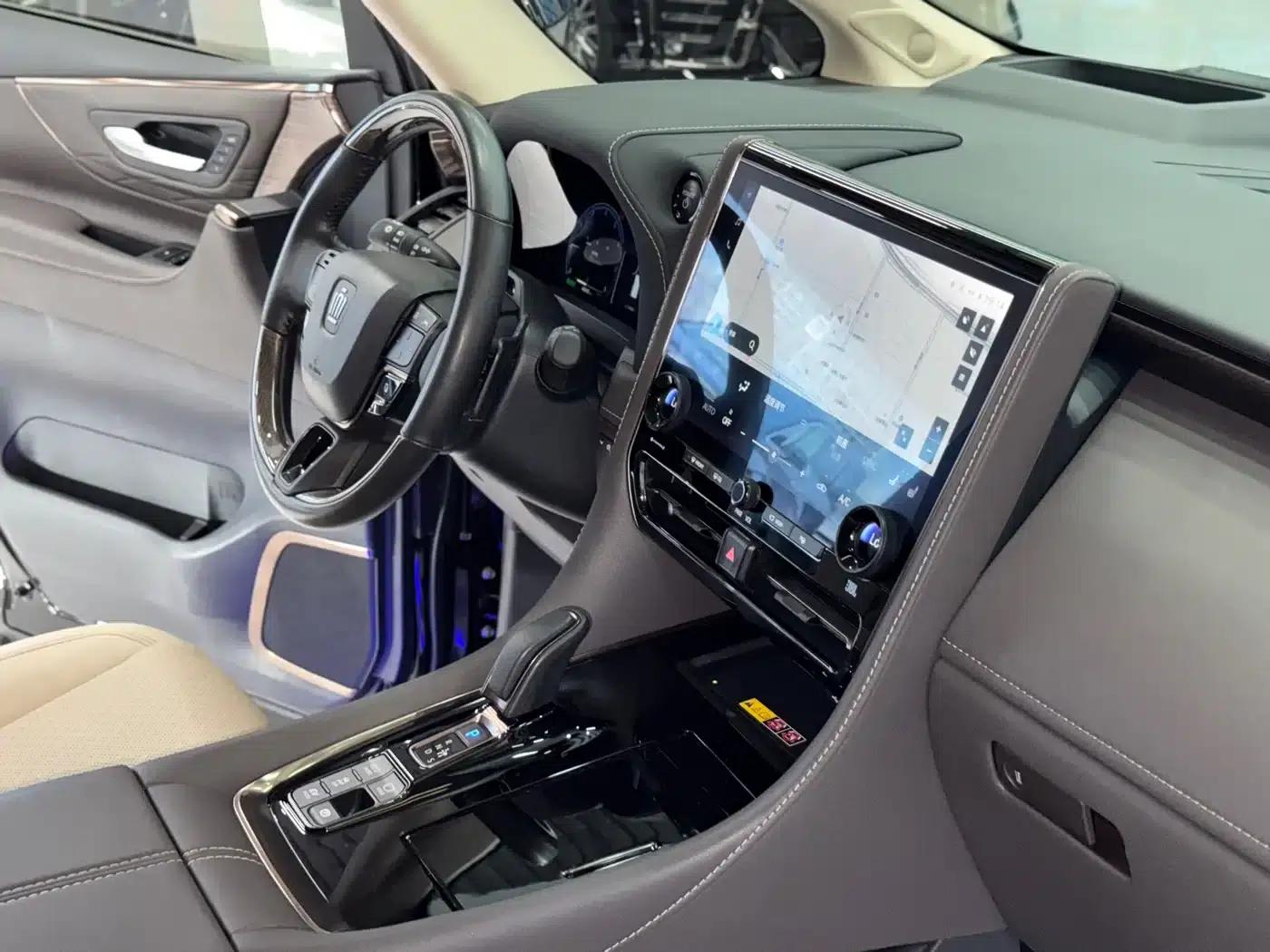 2024 Alphard Crown Hybrid 2.5L Supreme Executive Edition — миниатюра 8