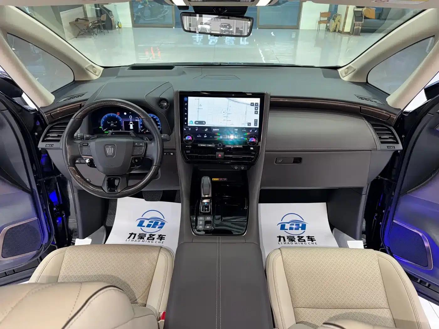 2024 Alphard Crown Hybrid 2.5L Supreme Executive Edition — миниатюра 10
