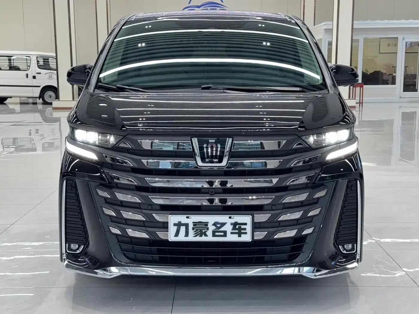 2024 Alphard Crown Hybrid 2.5L Supreme Executive Edition — миниатюра 2