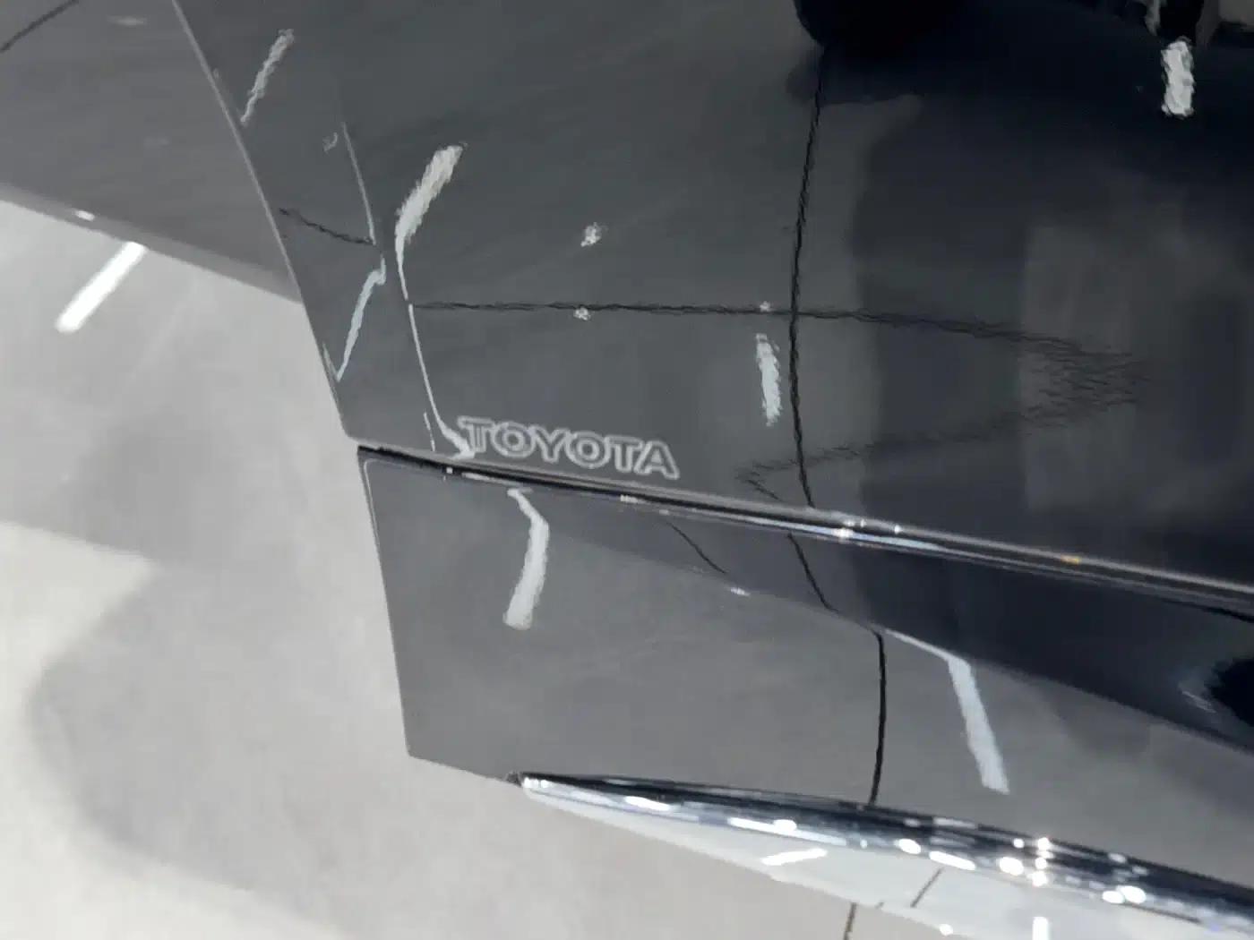 2024 Alphard Crown Hybrid 2.5L Supreme Executive Edition — миниатюра 16