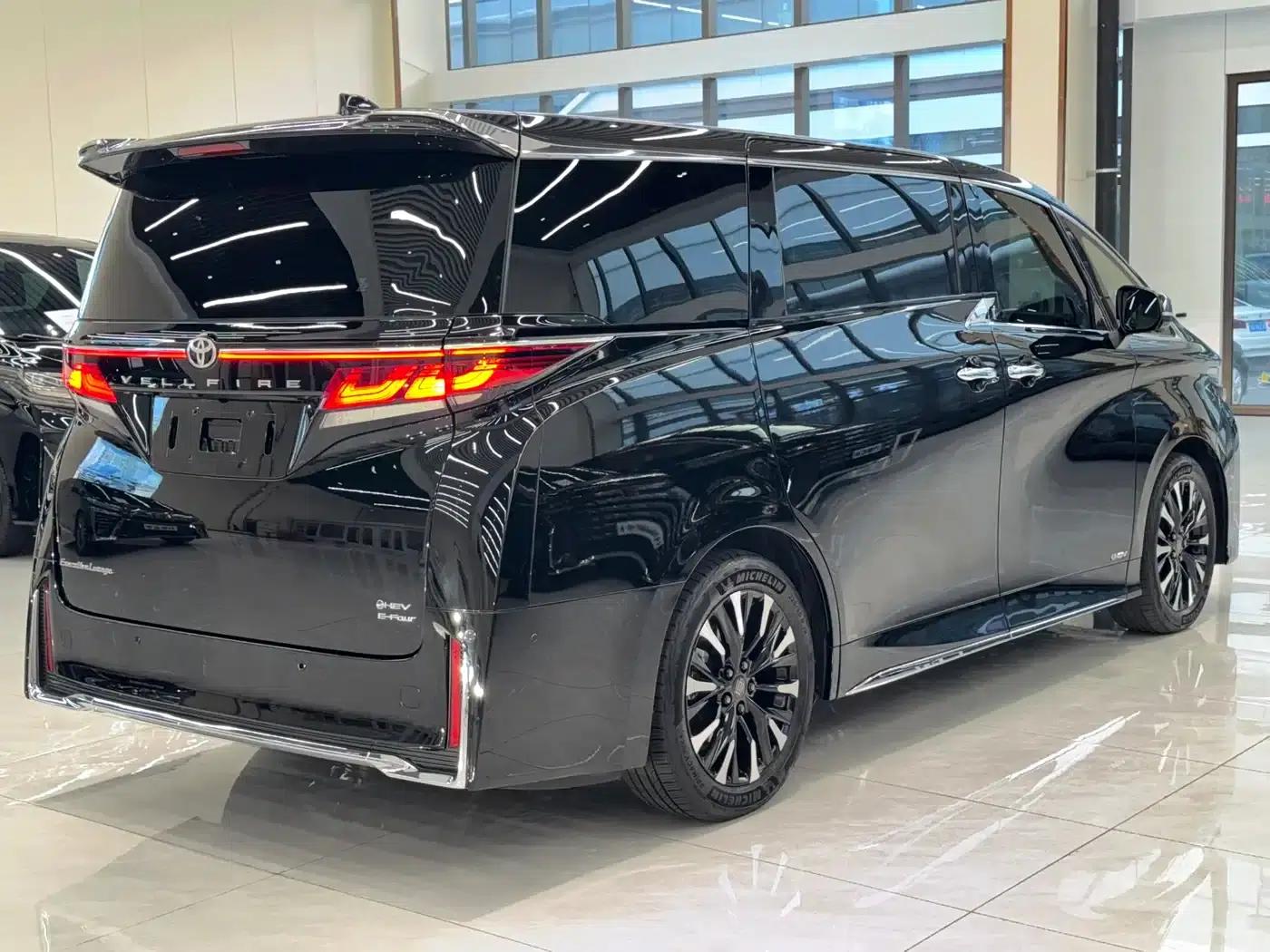 2024 Alphard Crown Hybrid 2.5L Supreme Executive Edition — миниатюра 18