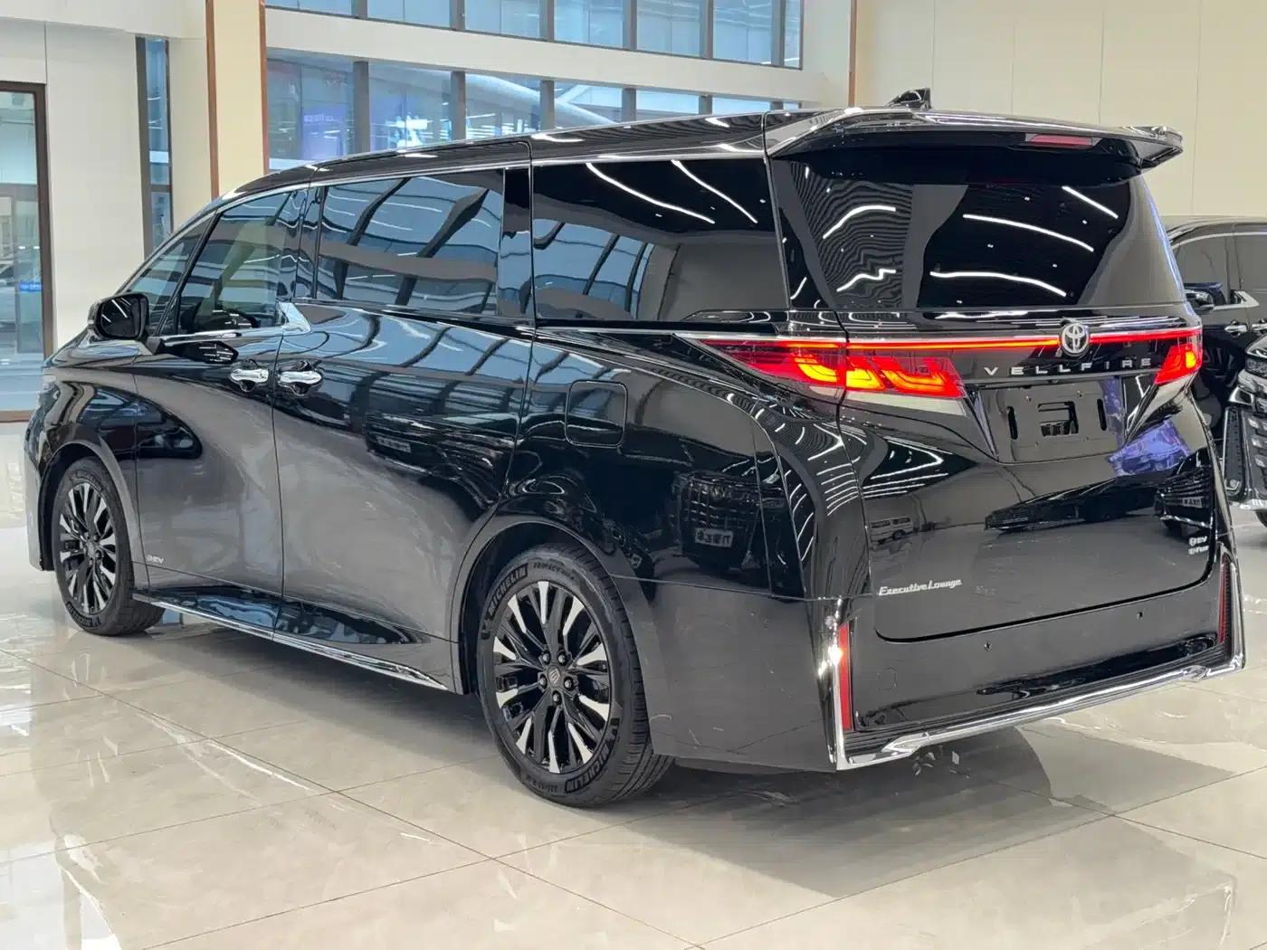 2024 Alphard Crown Hybrid 2.5L Supreme Executive Edition — миниатюра 19
