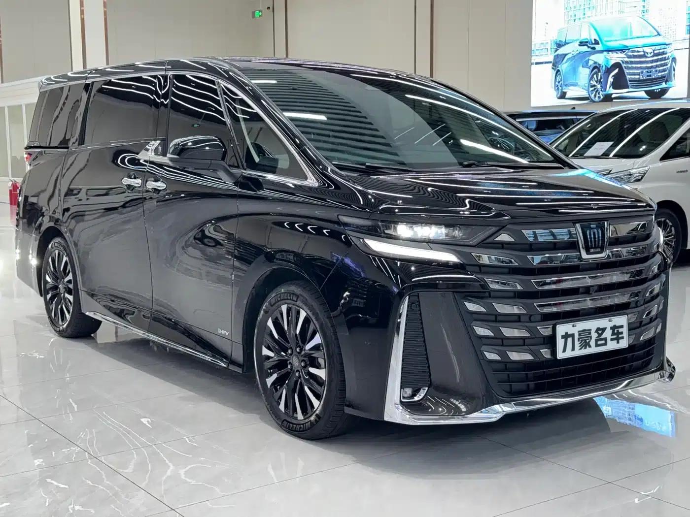 2024 Alphard Crown Hybrid 2.5L Supreme Executive Edition — миниатюра 3