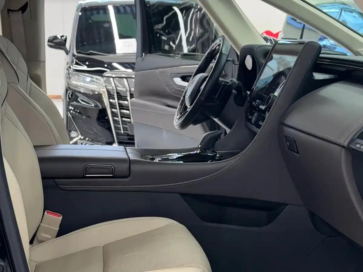 2024 Alphard Crown Hybrid 2.5L Supreme Executive Edition — миниатюра 8