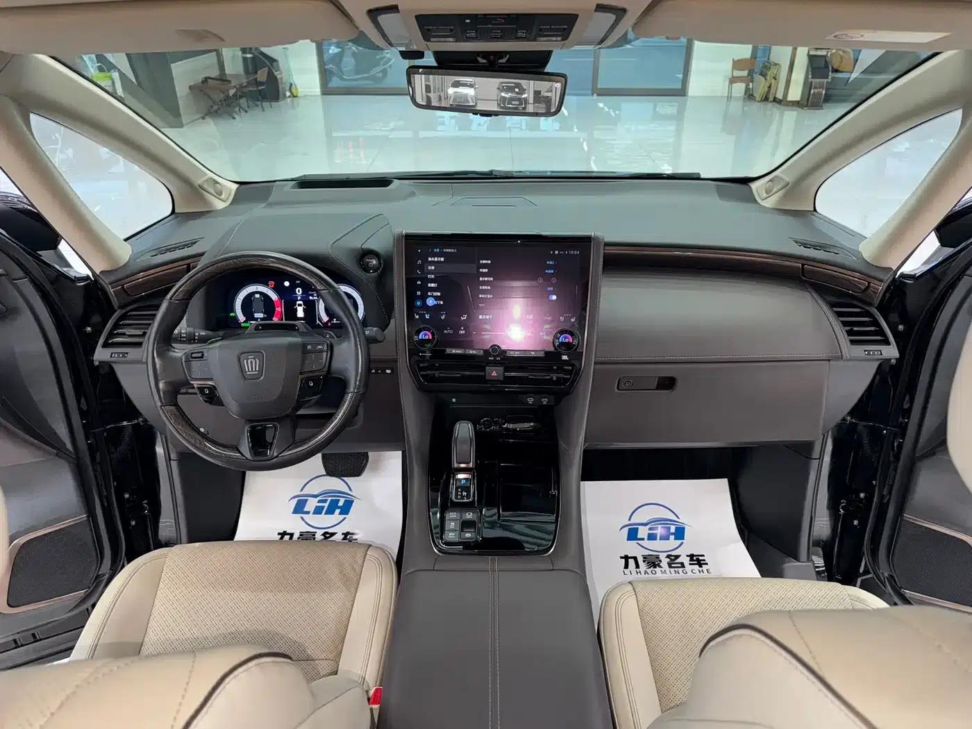 2024 Alphard Crown Hybrid 2.5L Supreme Executive Edition — миниатюра 10