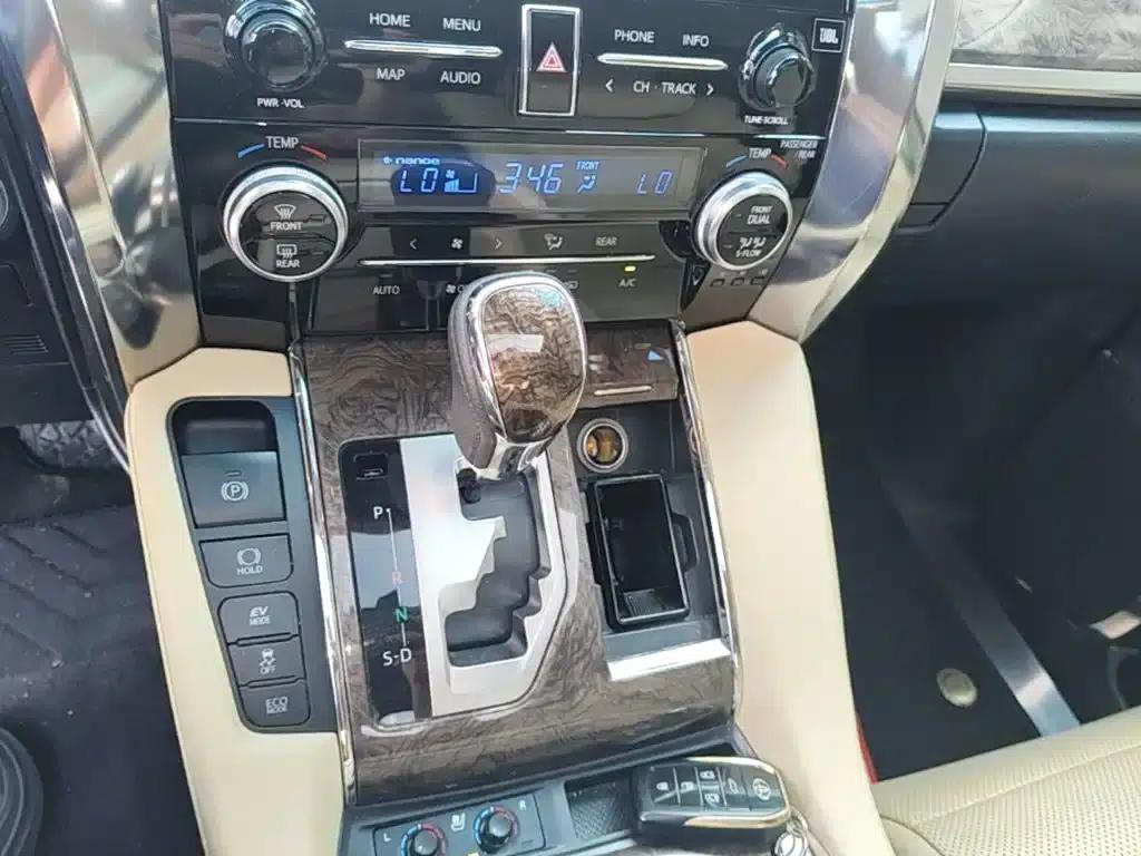 2023 Alphard Crown Hybrid 2.5L HV Premium Edition — миниатюра 14