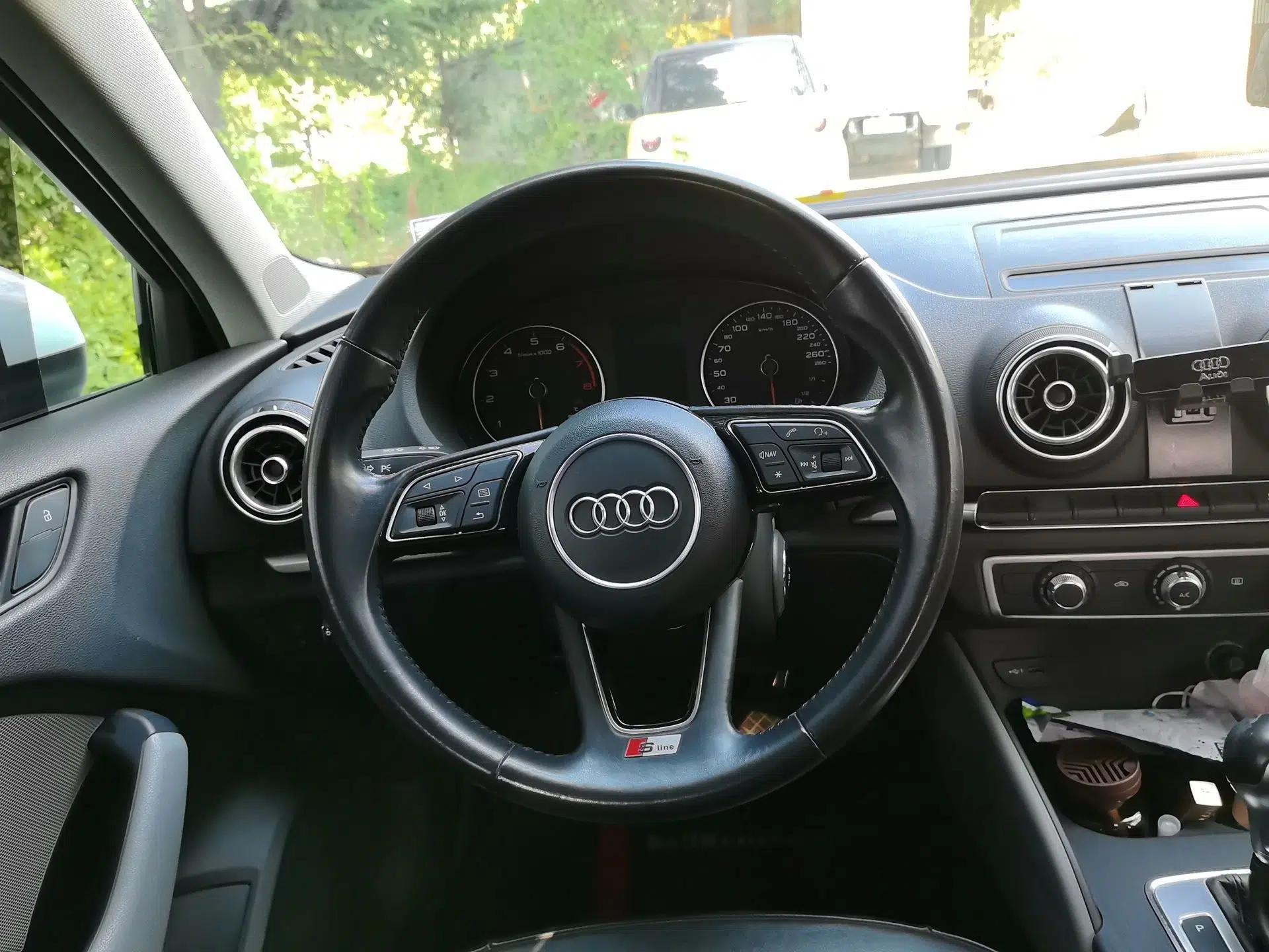 Audi A3 2018 30th Anniversary Edition Limousine 35 TFSI Ambition Model — миниатюра 10