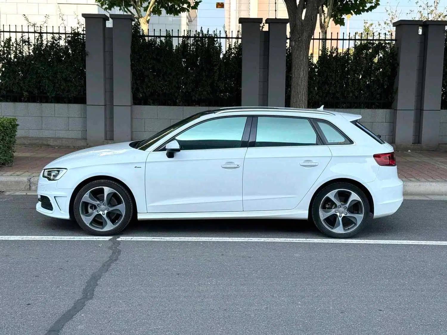 Audi A3 2015 Sportback 45 TFSI S line sports model — миниатюра 16