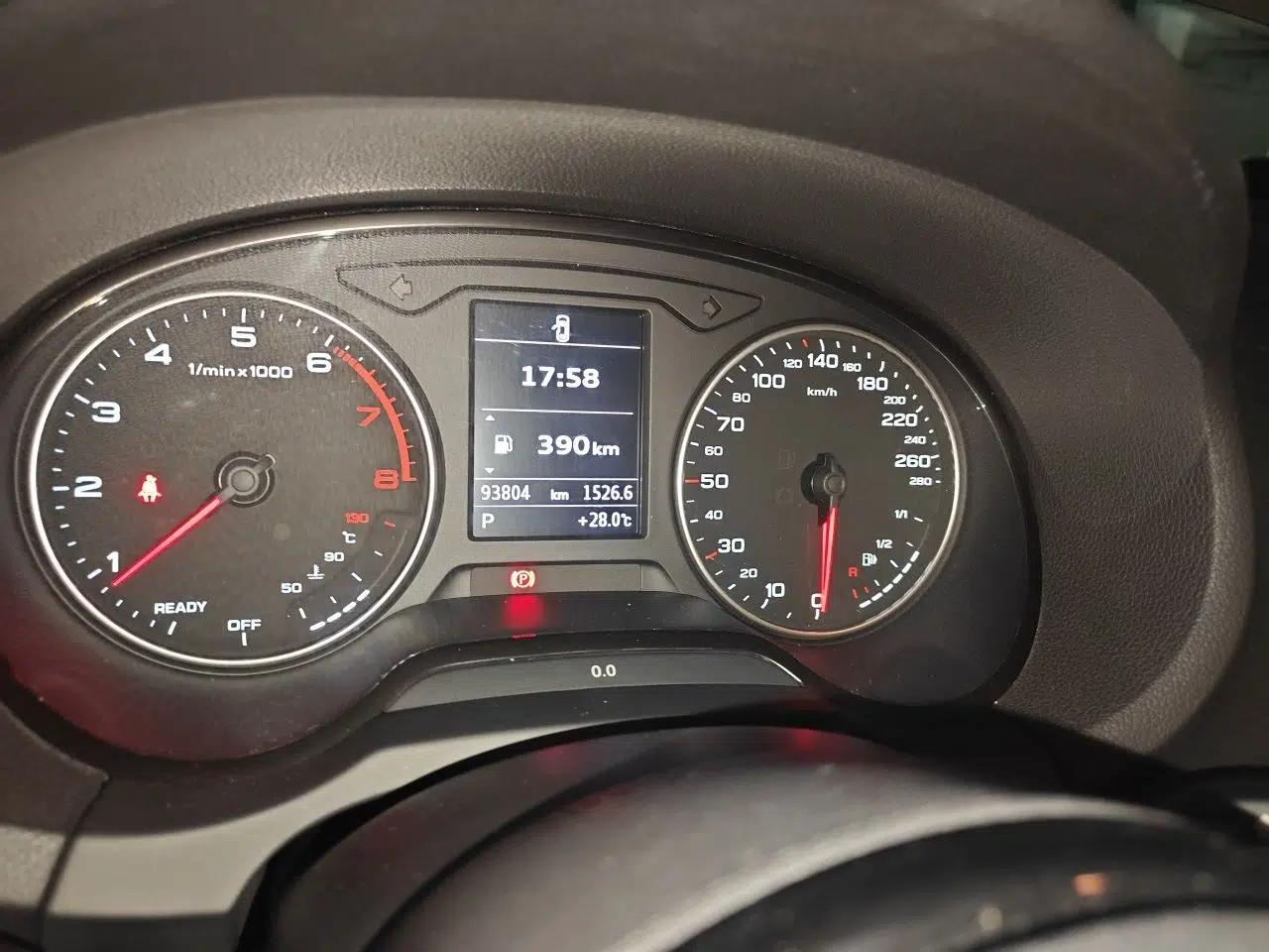 Audi A3 2015 Sportback 35 TFSI Millionth Anniversary Intelligent Leading Model — миниатюра 12