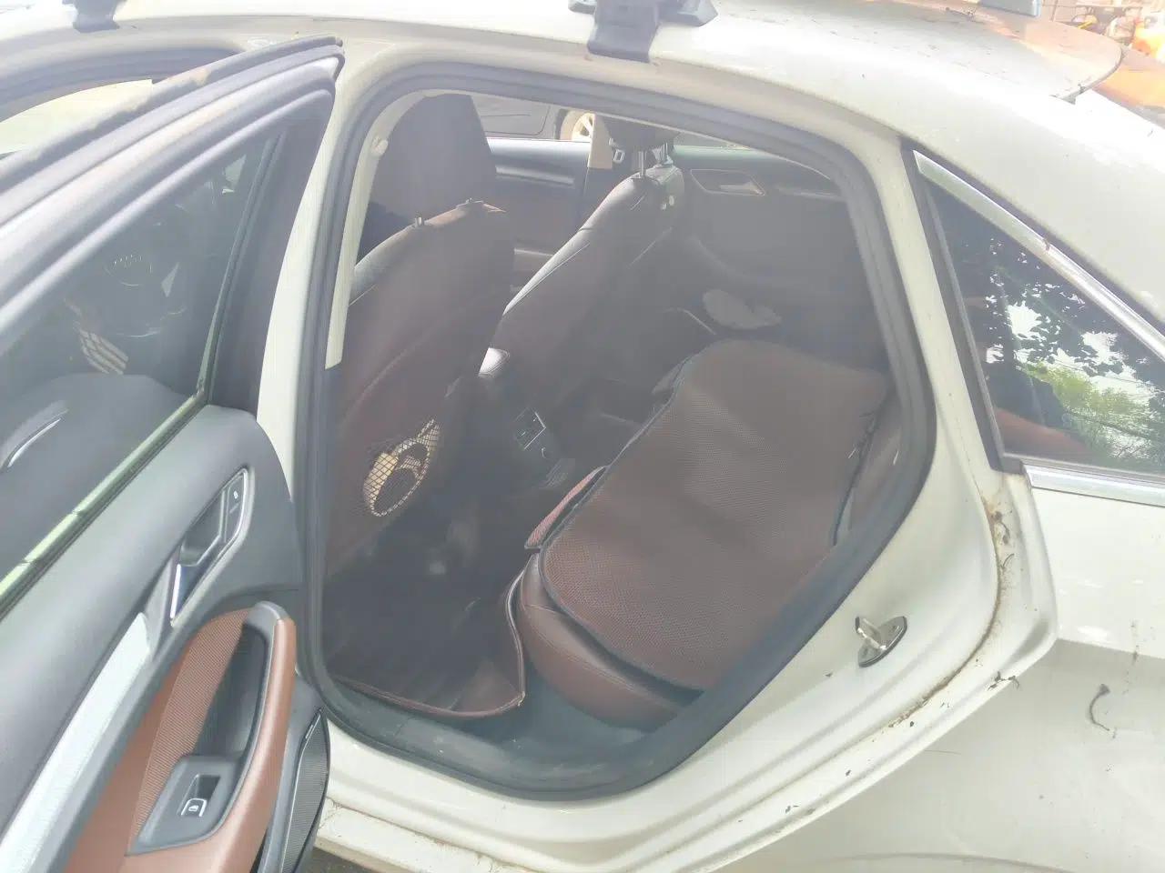 Audi A3 2015 Limousine 40 TFSI Automatic Comfort Model — миниатюра 17