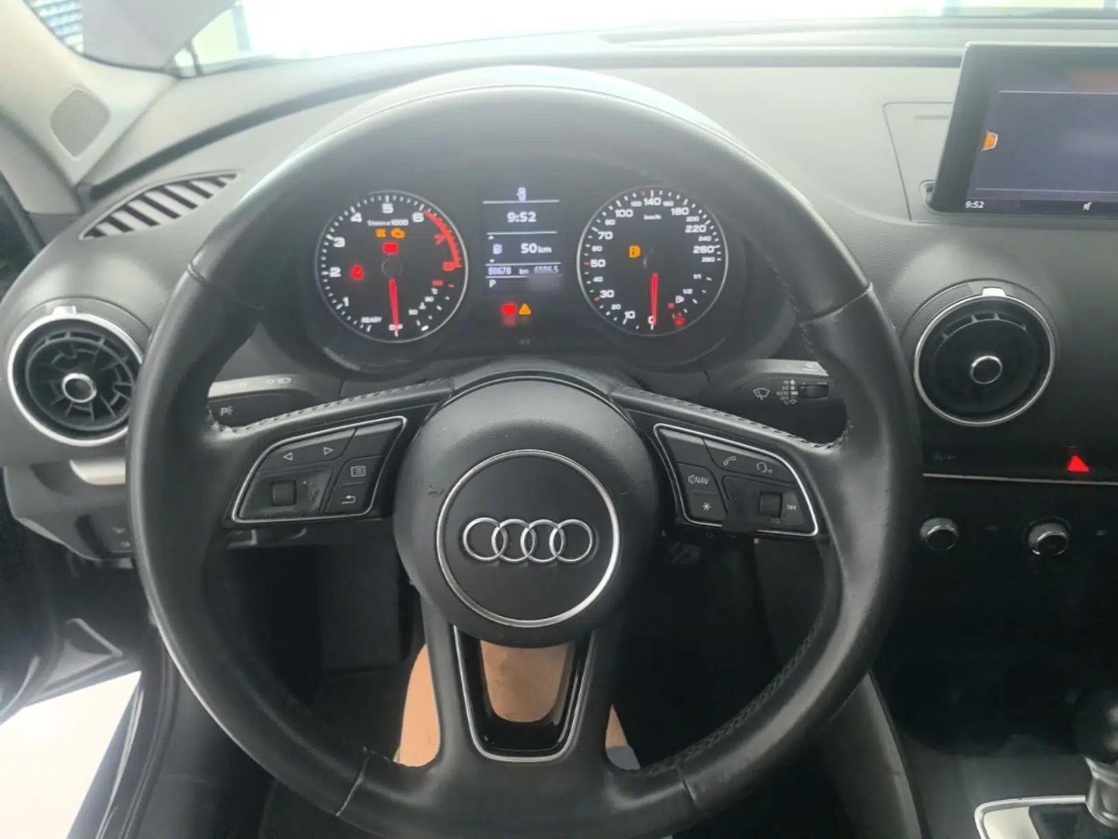 Audi A3 2018 30th Anniversary Edition Limousine 35 TFSI Ambition Model — миниатюра 13