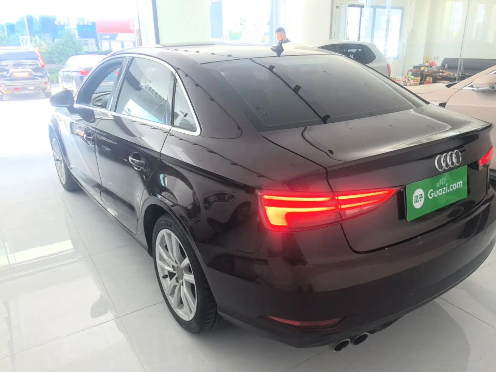 Audi A3 2018 30th Anniversary Edition Limousine 35 TFSI Ambition Model — миниатюра 4