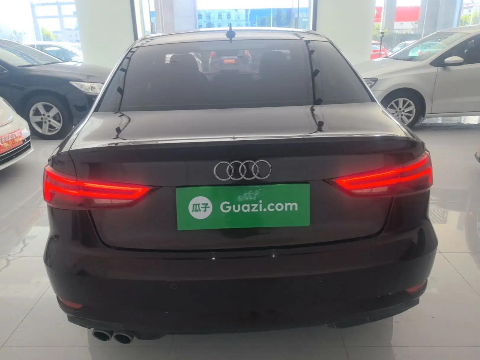 Audi A3 2018 30th Anniversary Edition Limousine 35 TFSI Ambition Model — миниатюра 5