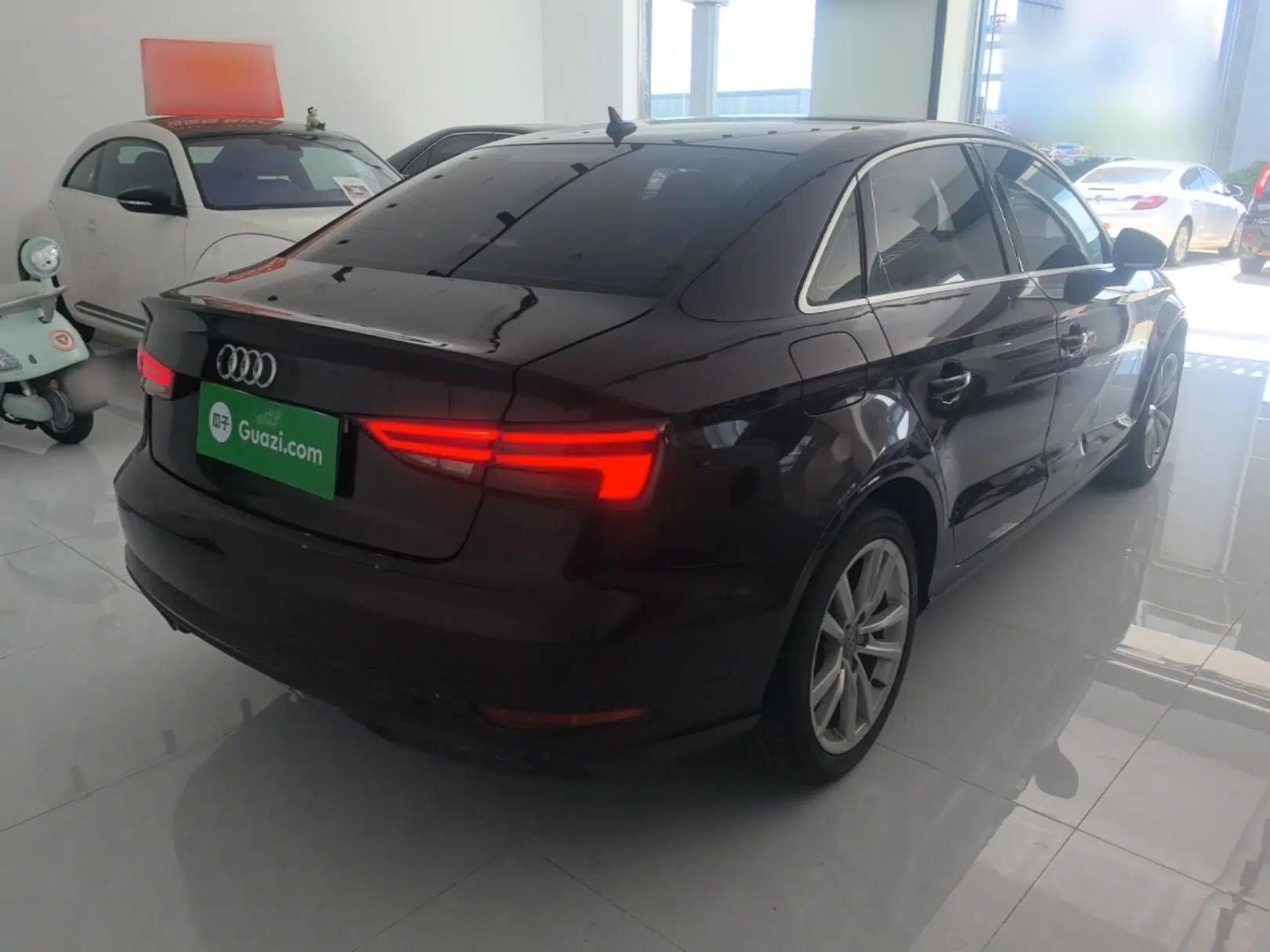 Audi A3 2018 30th Anniversary Edition Limousine 35 TFSI Ambition Model — миниатюра 6