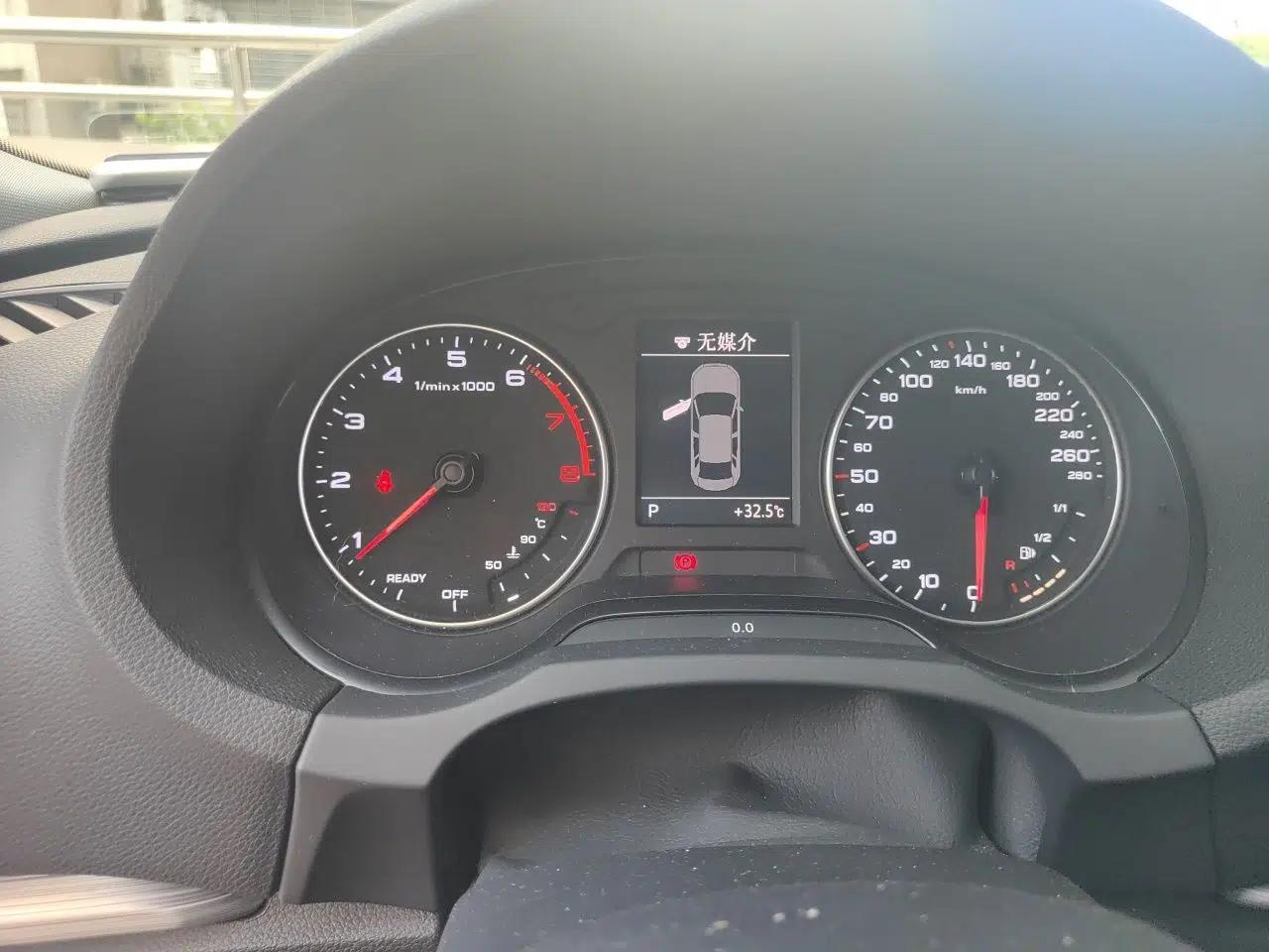 Audi A3 2015 Limousine 35 TFSI Millionth Anniversary Comfort Model — миниатюра 11