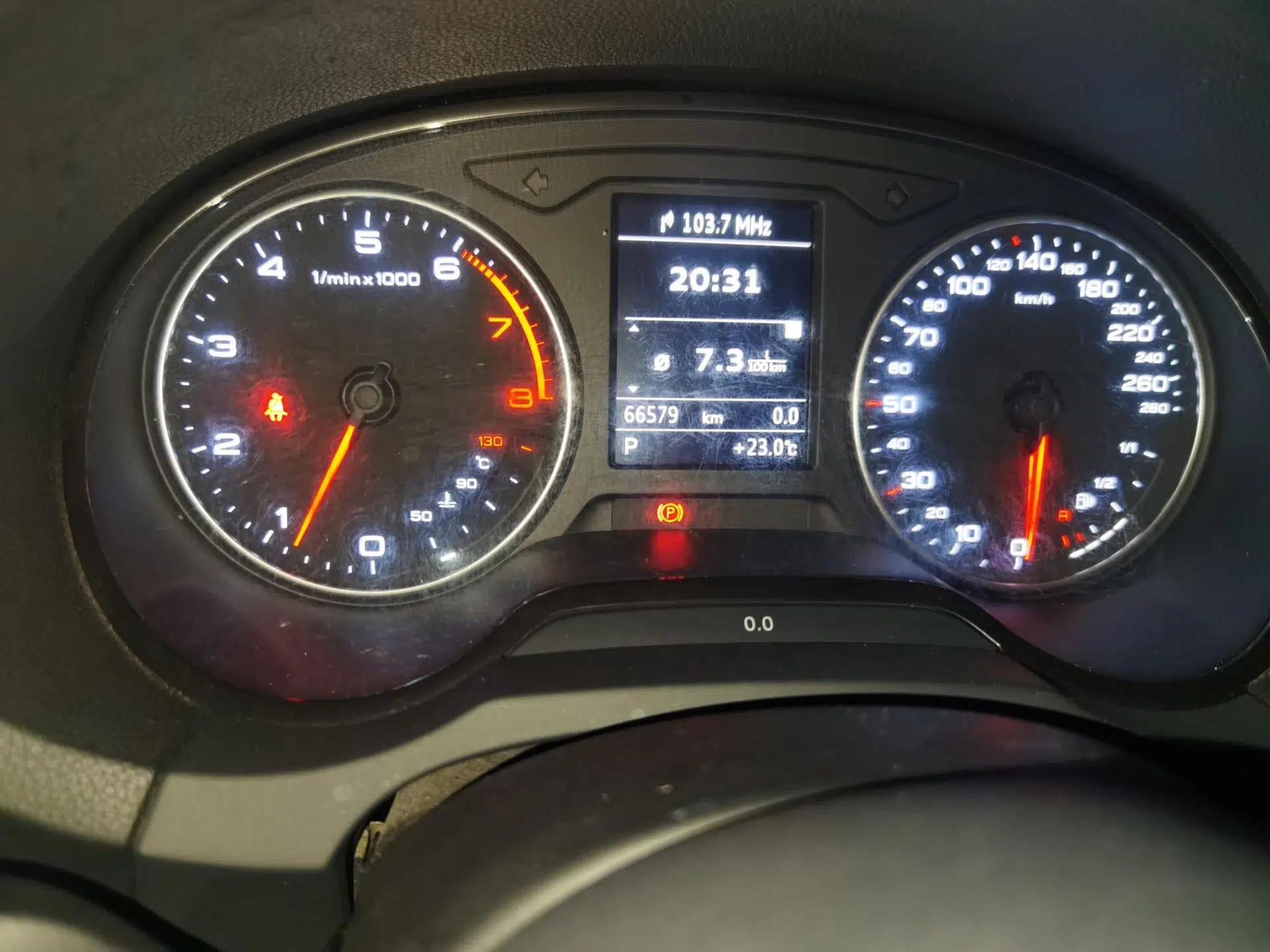 Audi A3 2015 Limousine 35 TFSI Millionth Anniversary Intelligent Leading Model — миниатюра 12