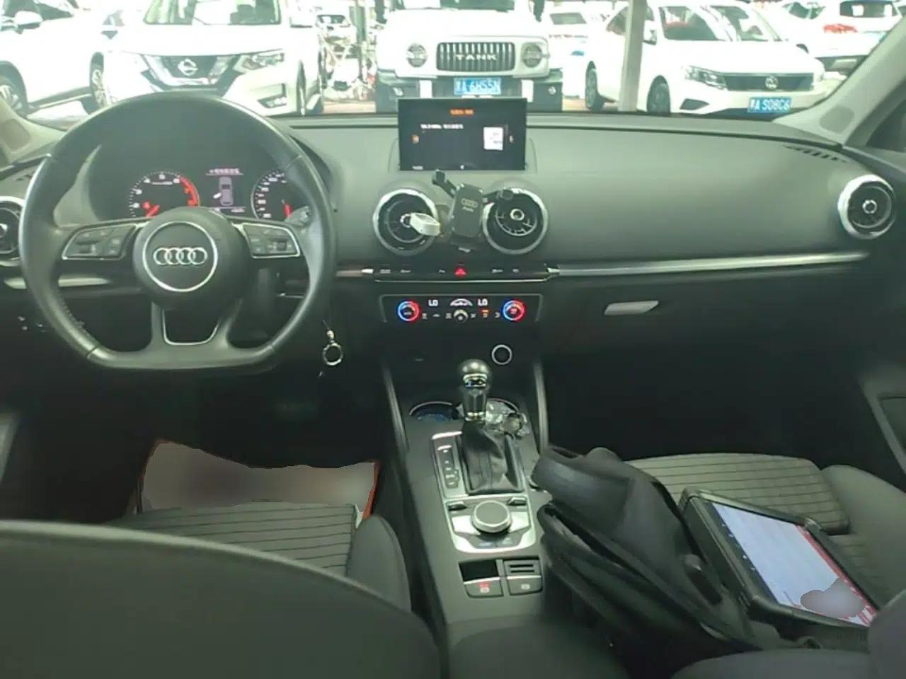 Audi A3 2018 30th Anniversary Edition Sportback 35 TFSI Sport Model — миниатюра 12
