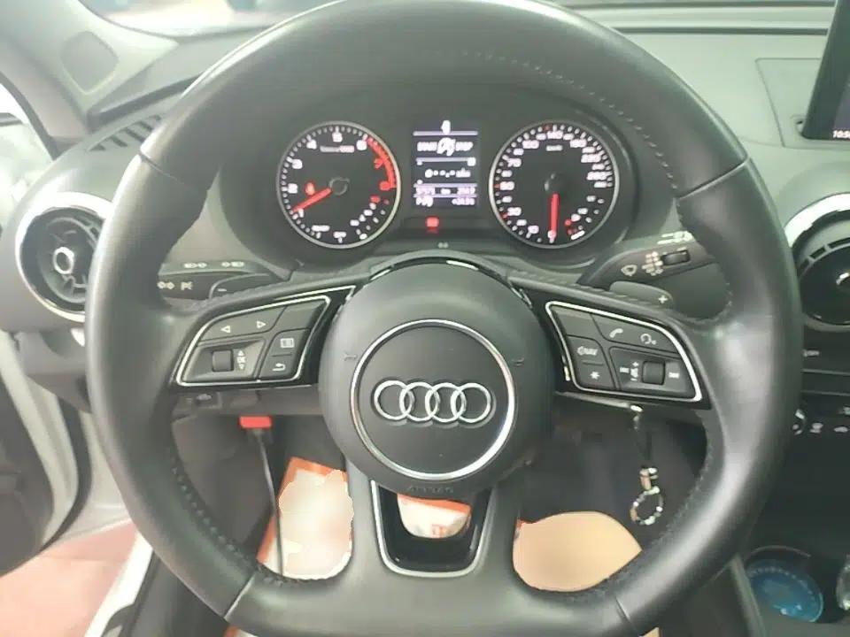 Audi A3 2018 30th Anniversary Edition Sportback 35 TFSI Sport Model — миниатюра 13