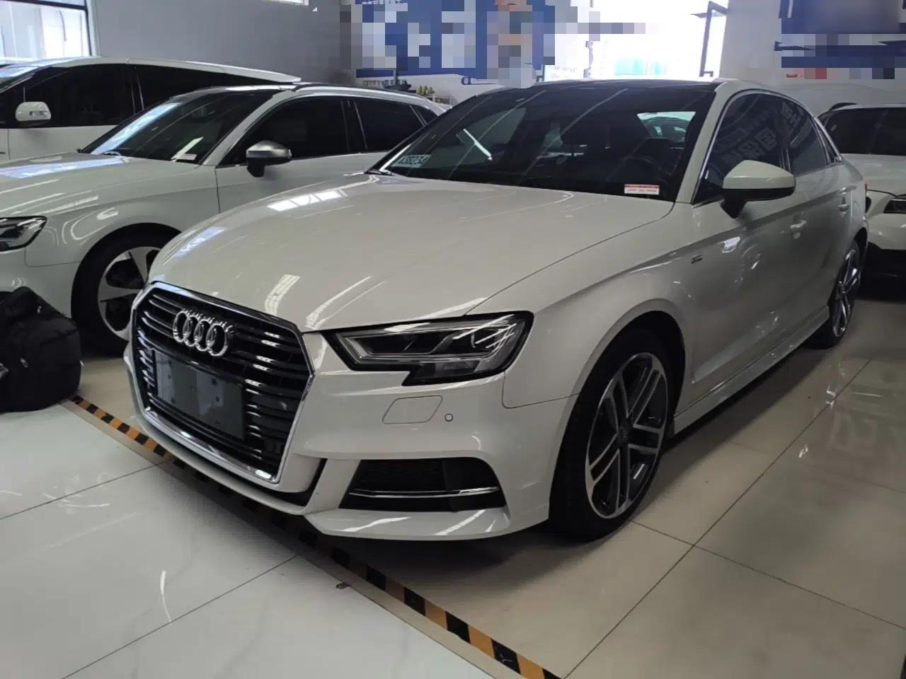 Audi A3 2018 30th Anniversary Edition Limousine 40 TFSI Sport Model — миниатюра 1