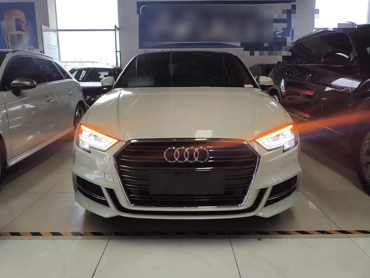 Audi A3 2018 30th Anniversary Edition Limousine 40 TFSI Sport Model — миниатюра 2