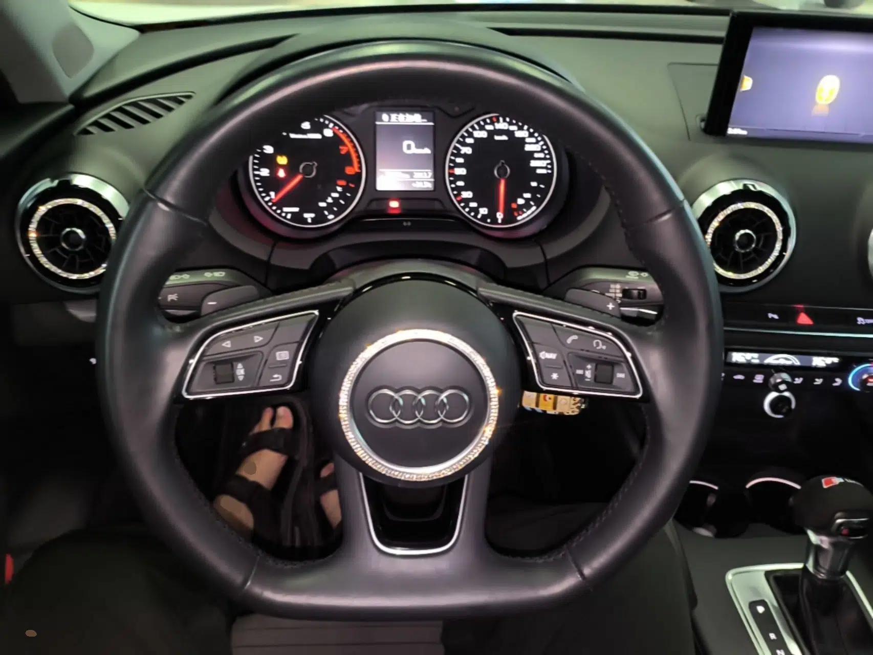 Audi A3 2018 30th Anniversary Edition Limousine 40 TFSI Sport Model — миниатюра 13