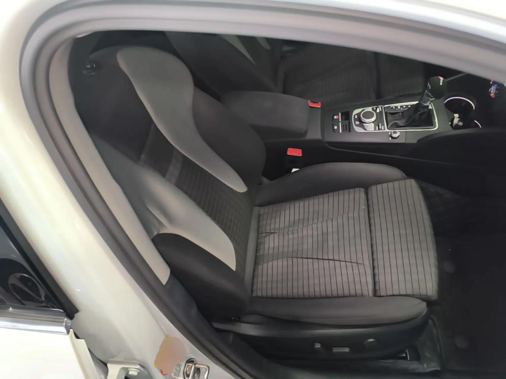 Audi A3 2018 30th Anniversary Edition Limousine 40 TFSI Sport Model — миниатюра 19