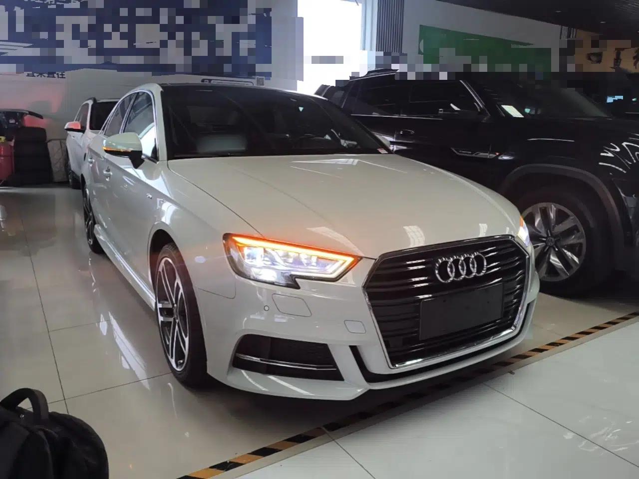 Audi A3 2018 30th Anniversary Edition Limousine 40 TFSI Sport Model — миниатюра 3