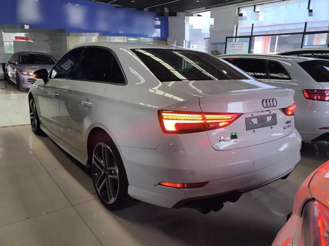 Audi A3 2018 30th Anniversary Edition Limousine 40 TFSI Sport Model — миниатюра 4