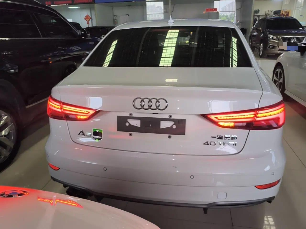Audi A3 2018 30th Anniversary Edition Limousine 40 TFSI Sport Model — миниатюра 5