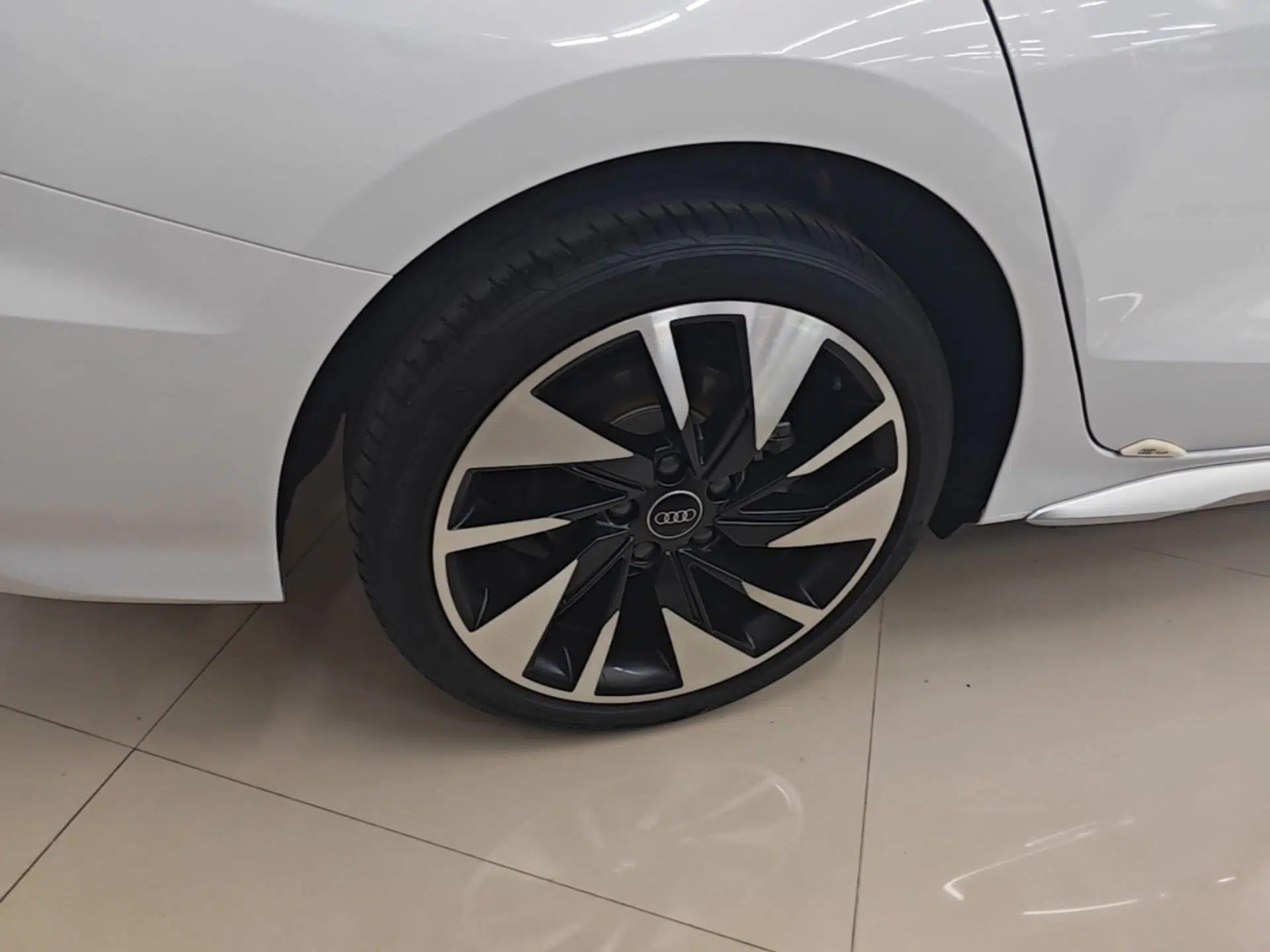 Audi A3 2024 A3L Limousine 35 TFSI Fashion Sport Model — миниатюра 11
