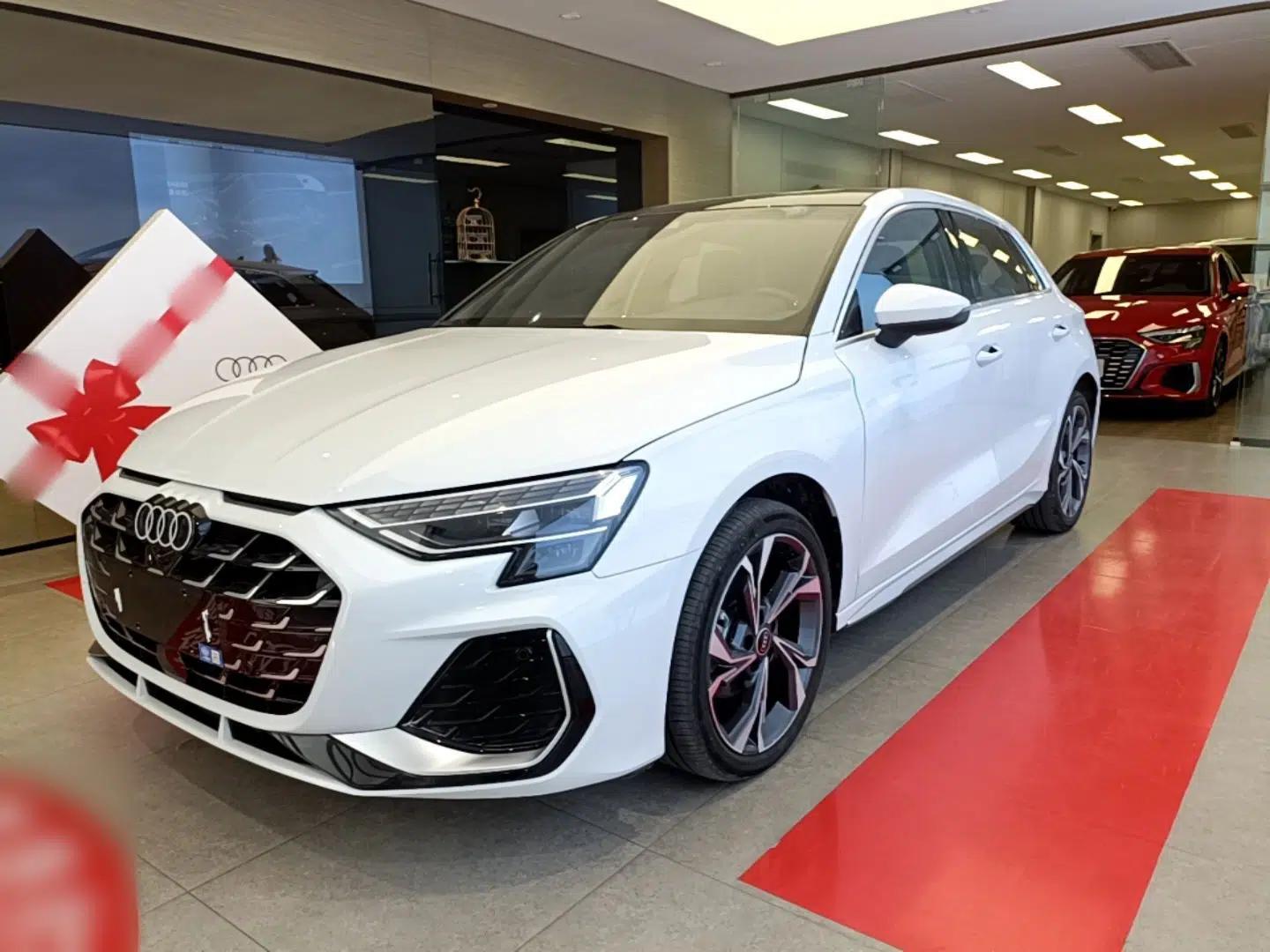 Audi A3 2025 Sportback 35TFSI Prestige Edition — миниатюра 1