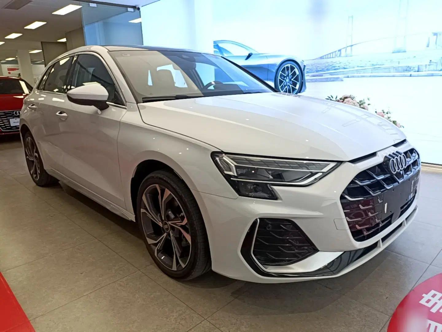 Audi A3 2025 Sportback 35TFSI Prestige Edition — миниатюра 3