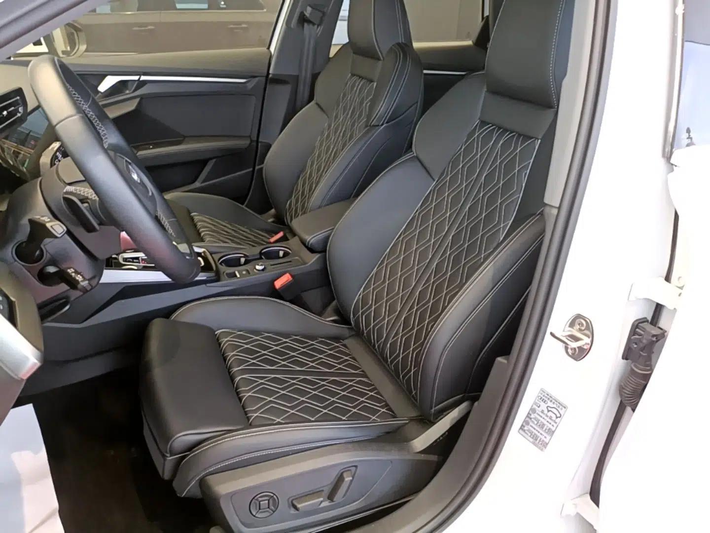 Audi A3 2025 Sportback 35TFSI Prestige Edition — миниатюра 22