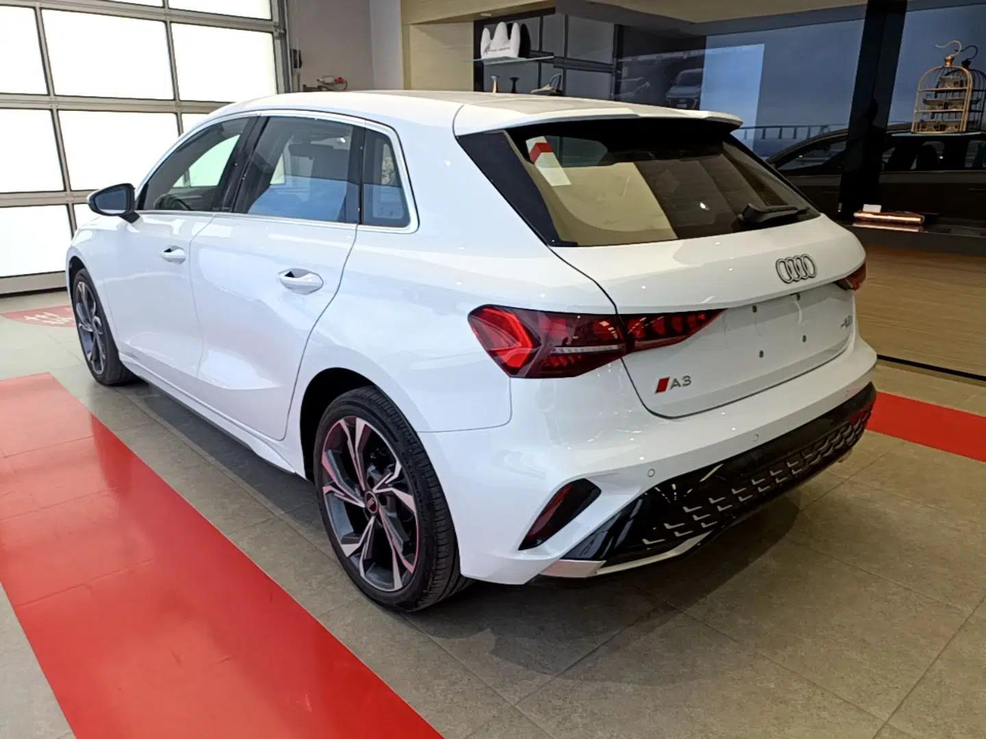 Audi A3 2025 Sportback 35TFSI Prestige Edition — миниатюра 4