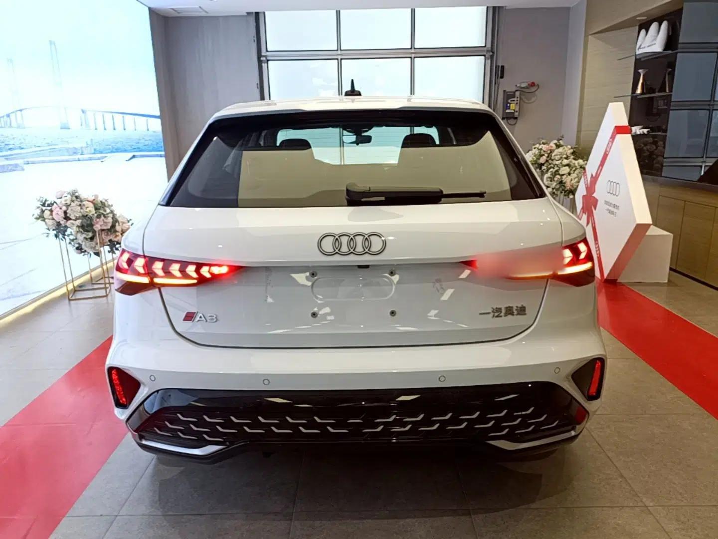 Audi A3 2025 Sportback 35TFSI Prestige Edition — миниатюра 5