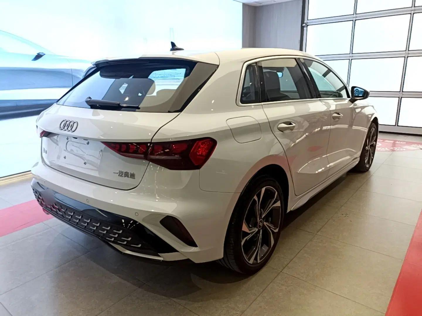 Audi A3 2025 Sportback 35TFSI Prestige Edition — миниатюра 6