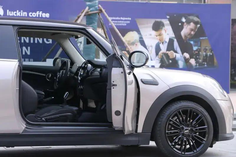MINI 2022 Facelift 1.5T COOPER Artist — миниатюра 7