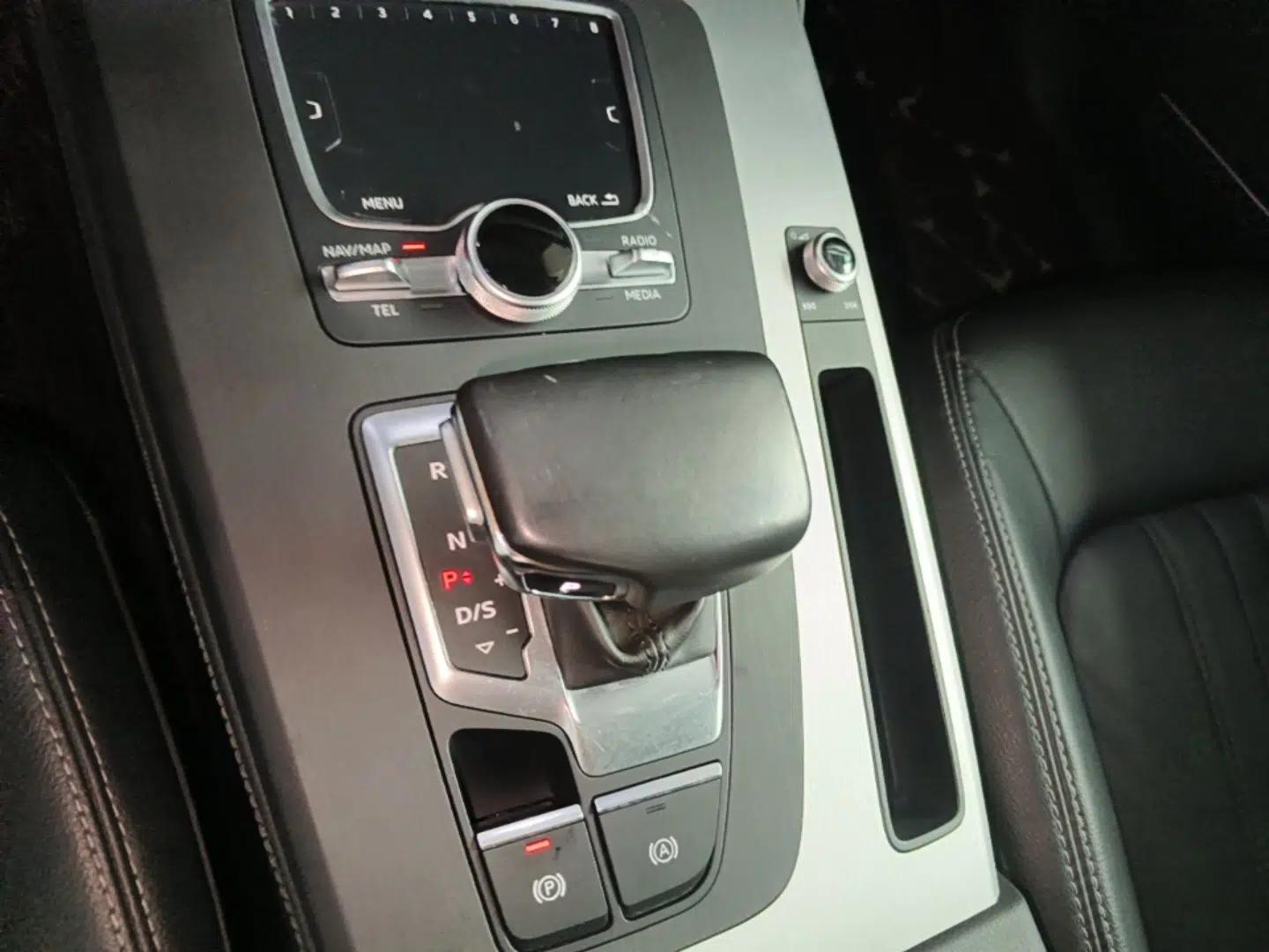 Audi Q5L 2020 40 TFSI Prestige Fashion Edition — миниатюра 16