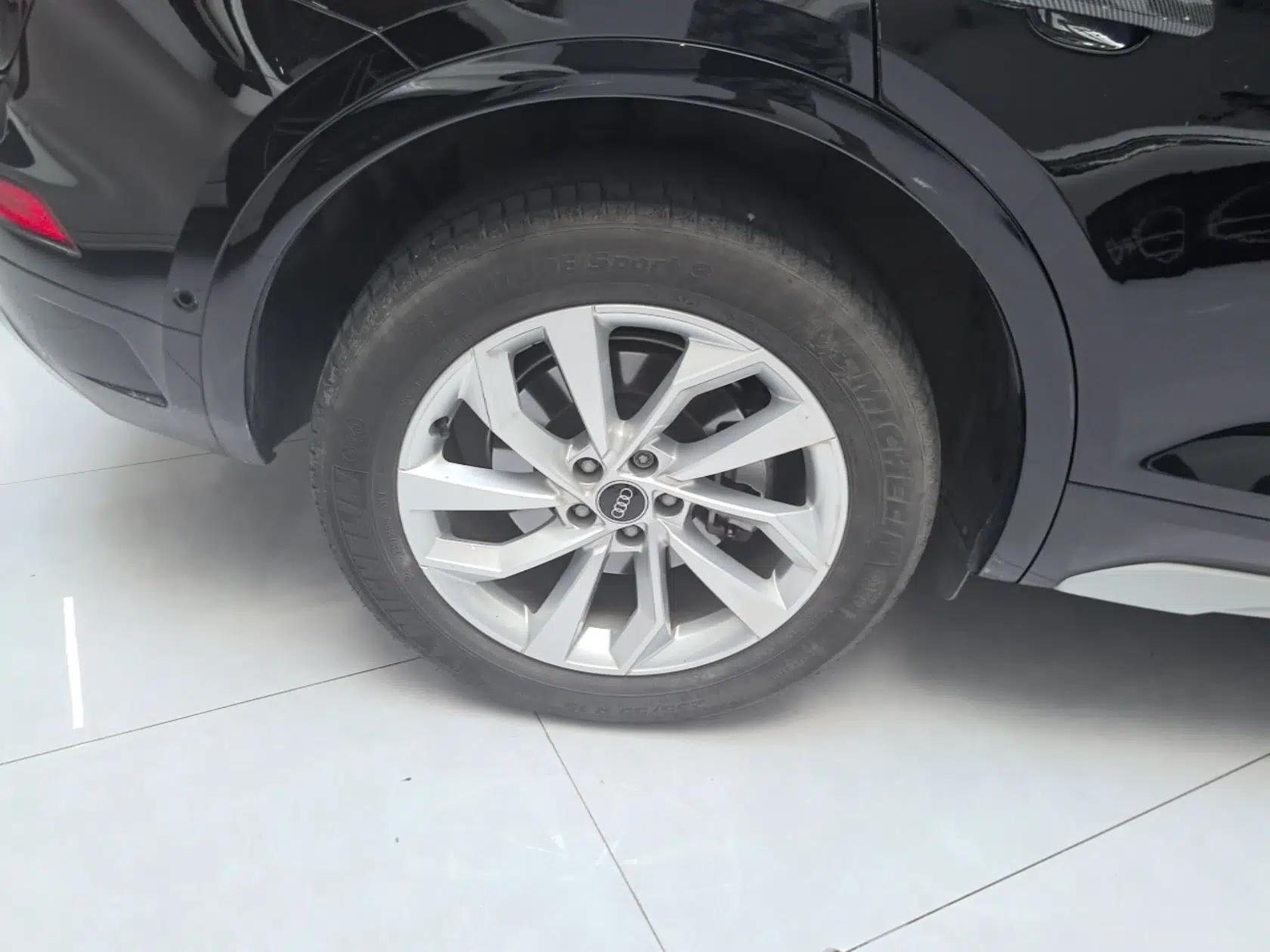 Audi Q5L 2022 40T Luxury Dynamic Model — миниатюра 11