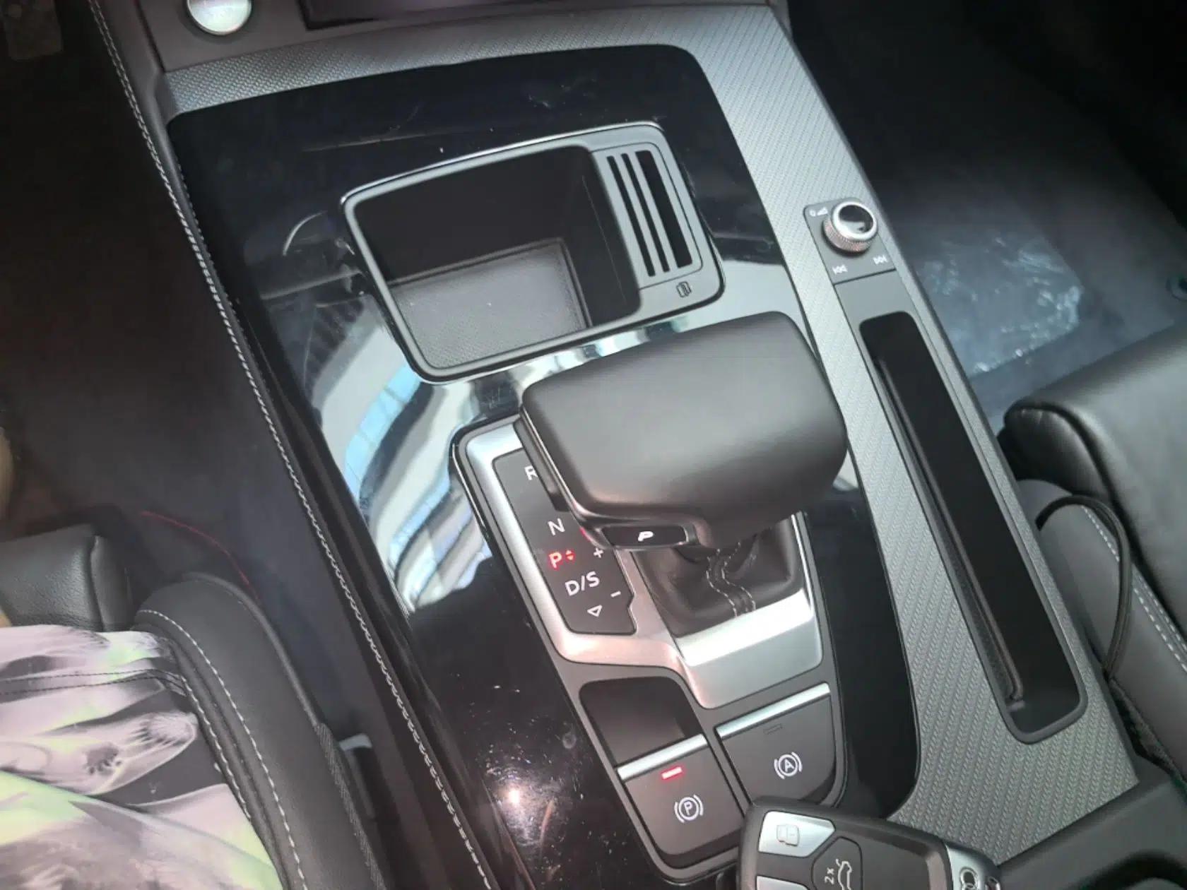 Audi Q5L 2022 40T Luxury Dynamic Model — миниатюра 16