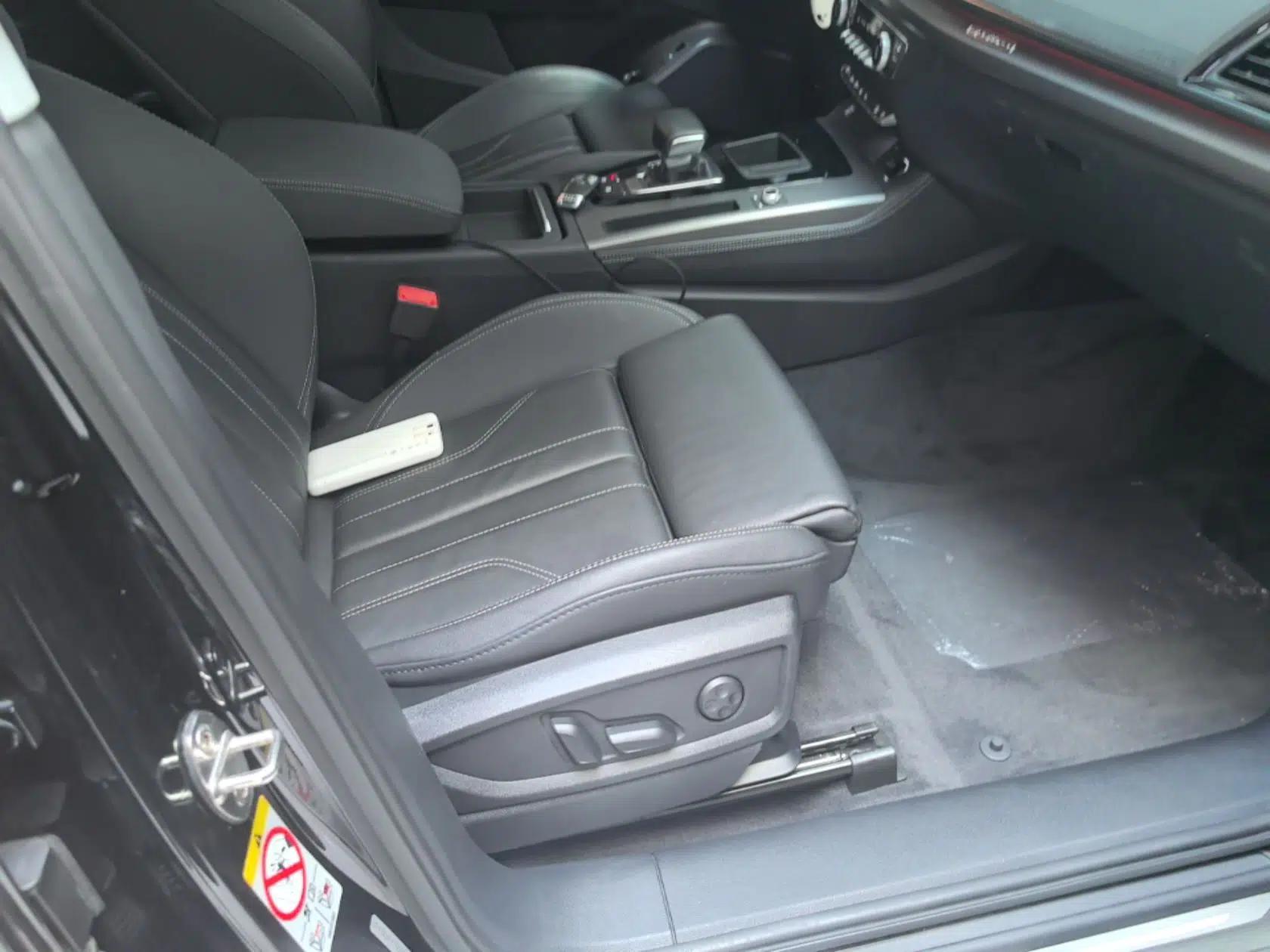 Audi Q5L 2022 40T Luxury Dynamic Model — миниатюра 19