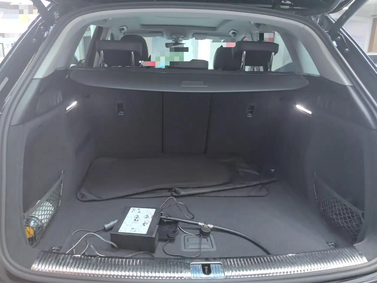 Audi Q5L 2022 40T Luxury Dynamic Model — миниатюра 22