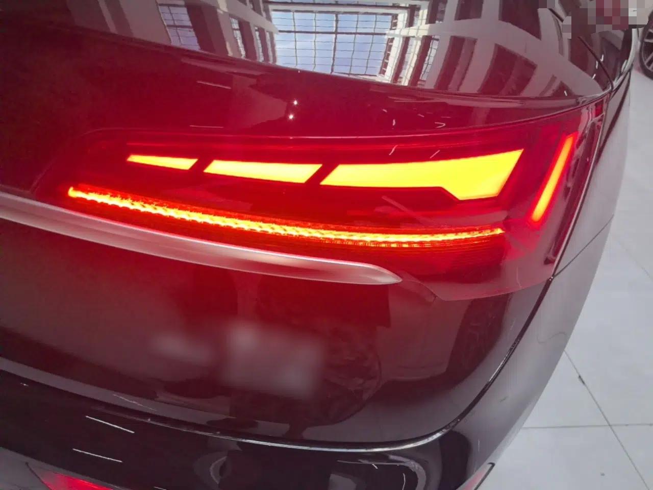 Audi Q5L 2022 40T Luxury Dynamic Model — миниатюра 9