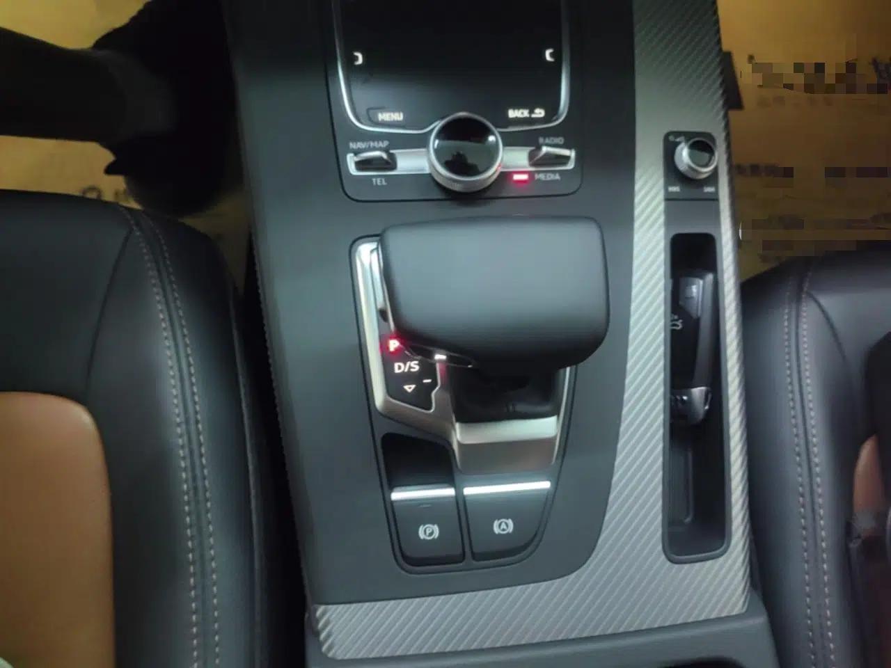 Audi Q5L 2020 45 TFSI Prestige Fashion Model — миниатюра 16