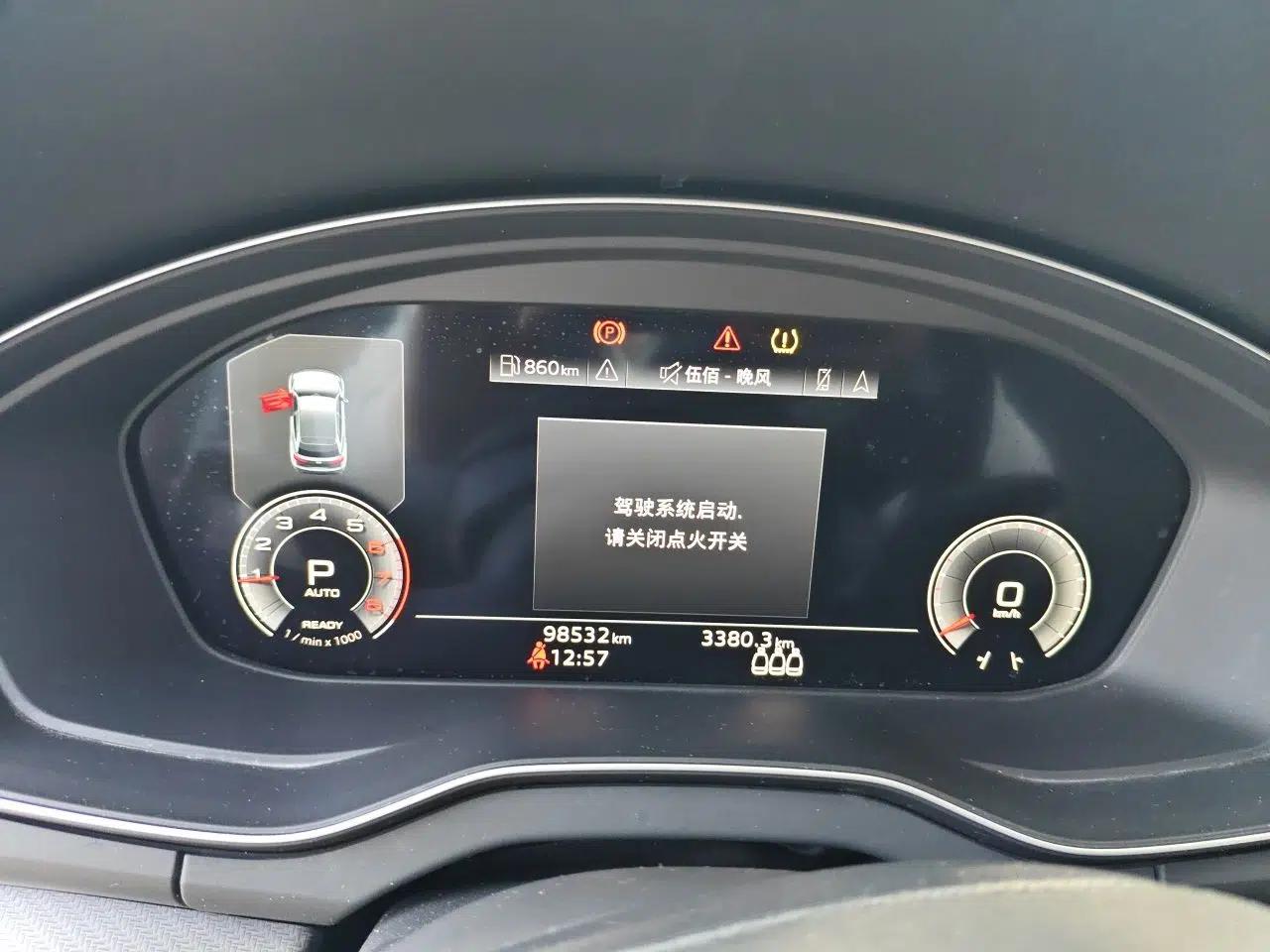 Audi Q5L 2022 40T Luxury Dynamic Model — миниатюра 11