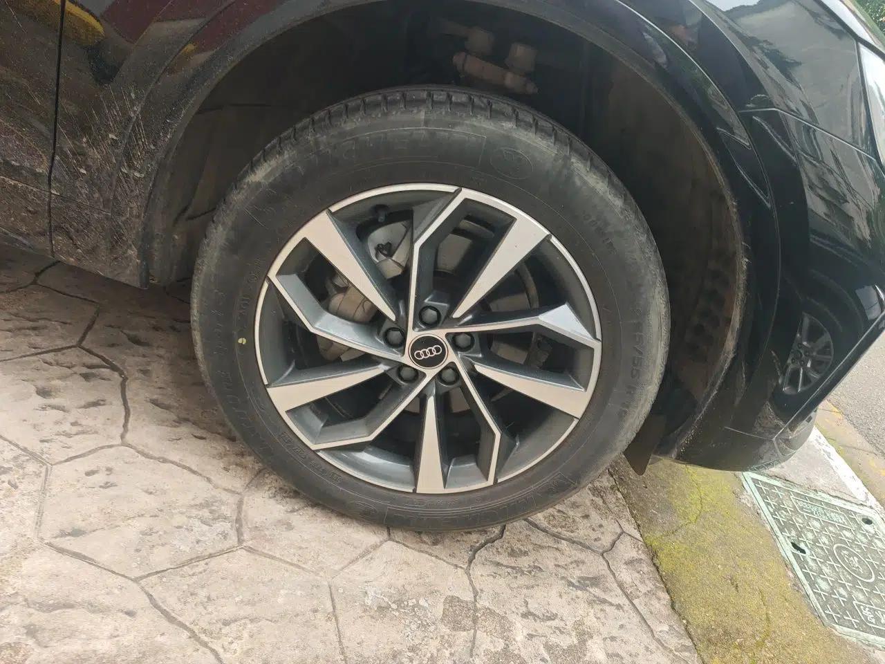 Audi Q5L 2023 40T Luxury Dynamic Model — миниатюра 8