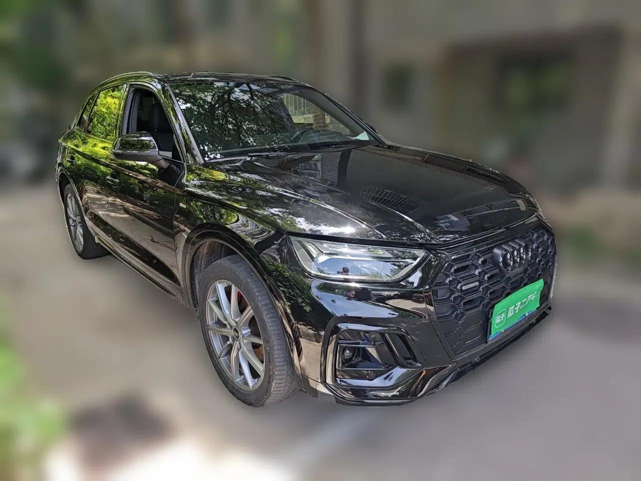 Audi Q5L 2023 40T Luxury Dynamic Model — миниатюра 3