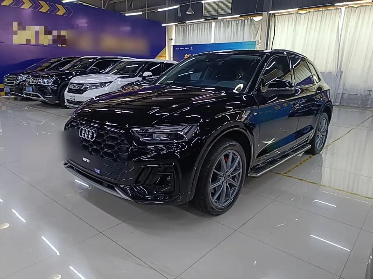 Audi Q5L 2022 40T Fashionable and Dynamic Model — миниатюра 1