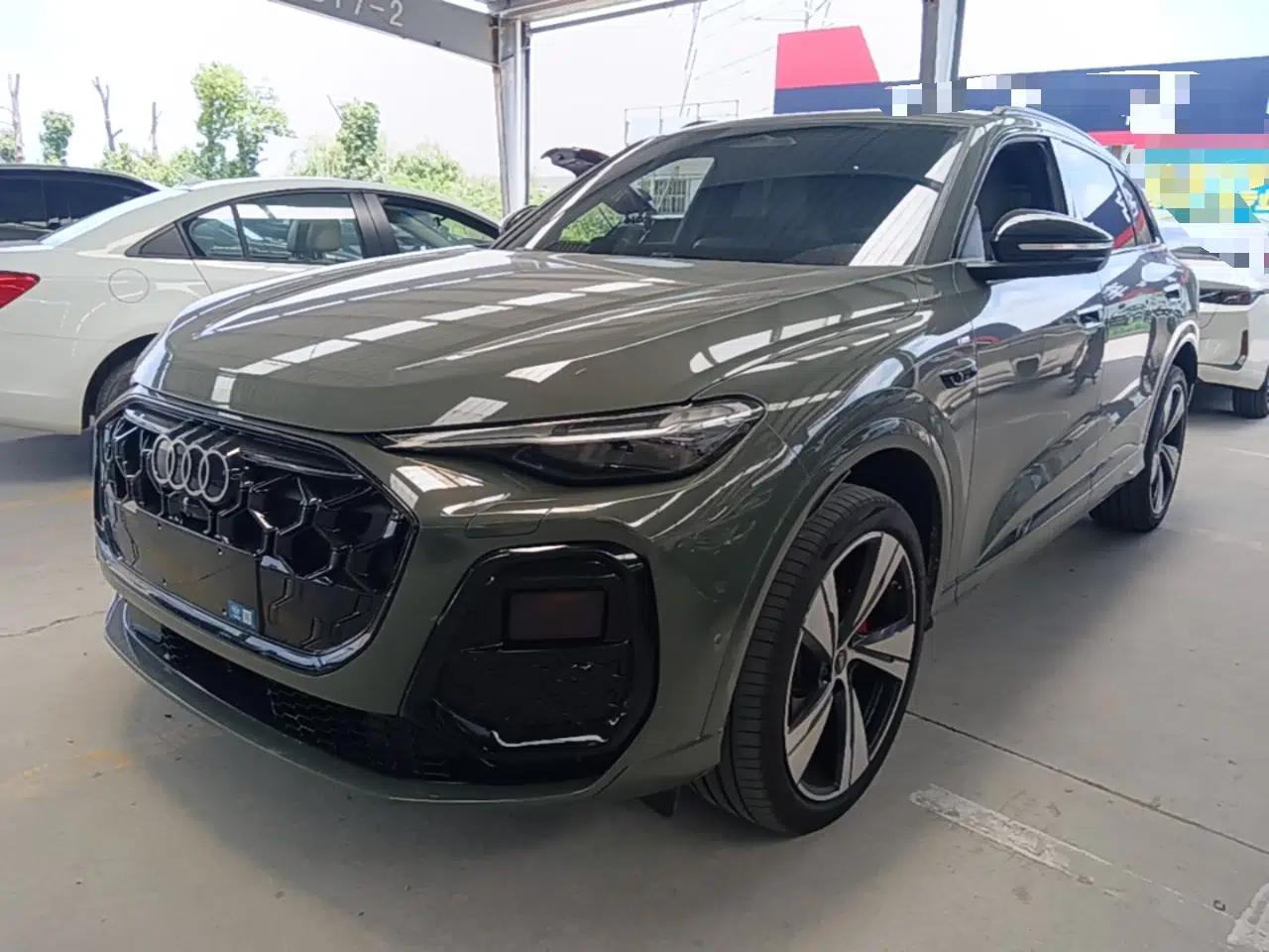 Audi Q5L 2026 Model Range: Intelligent Hybrid Premium Edition — миниатюра 1