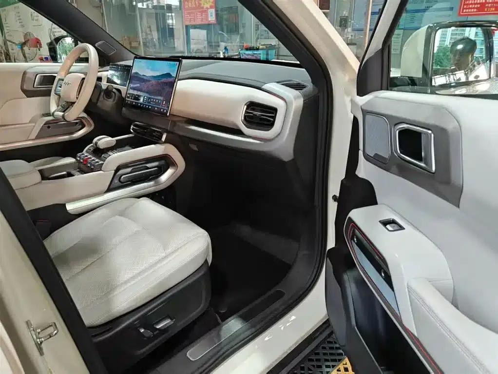 Titanium 3 2025 Model 501KM AWD Ultra Edition — миниатюра 15